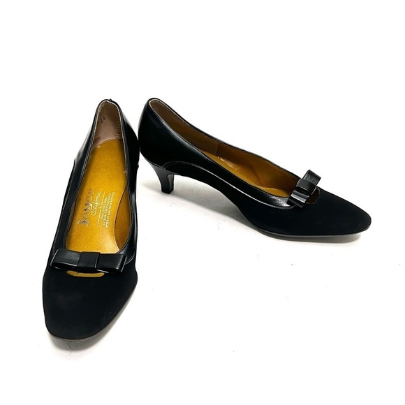 Vintage 1960s black suede leather accent cutout bow kitten heels - Picture 5 of 8